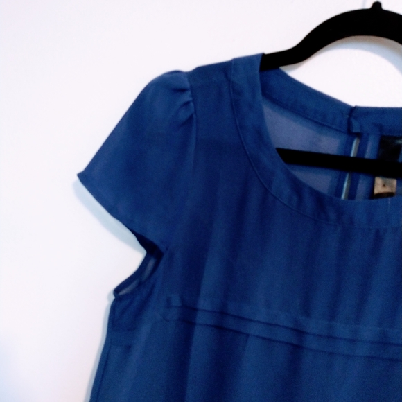 Short sleeve blue blouse size medium - Picture 2 of 4